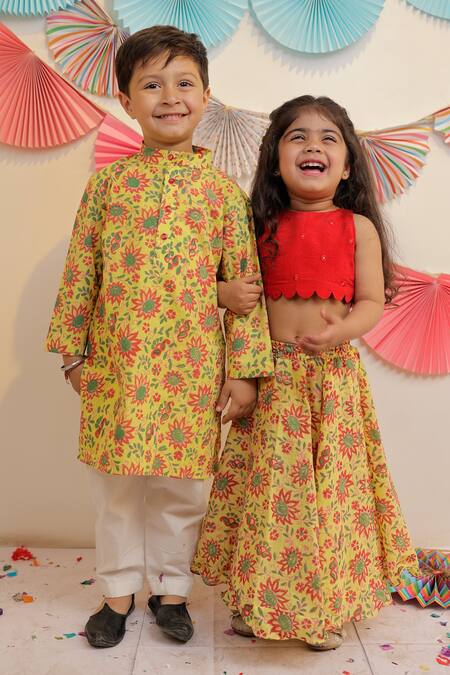 Shop_Tiny Colour_Yellow Cotton Sunshine Blooming Print Kurta And Pyjama Set _Online_at_Aza_Fashions