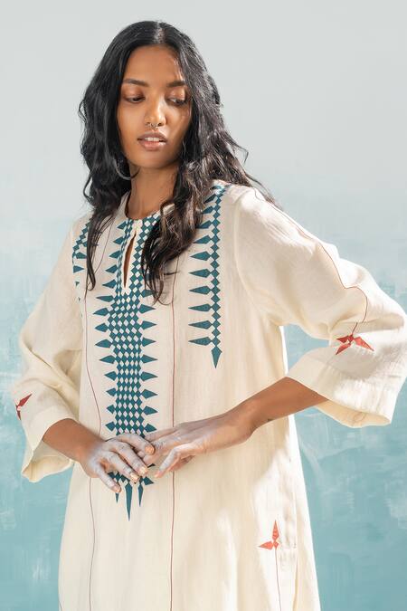 Ikai By Ragini Ahuja_Ivory Cotton, Silk, Chanderi Round Neck Nile Tribal Applique Kurta_Online_at_Aza_Fashions