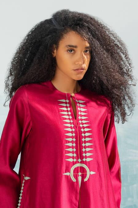 Ikai By Ragini Ahuja_Pink Cotton, Silk, Chanderi Round Neck, Keyhole Nile Tribal Applique Work Kurta_Online_at_Aza_Fashions