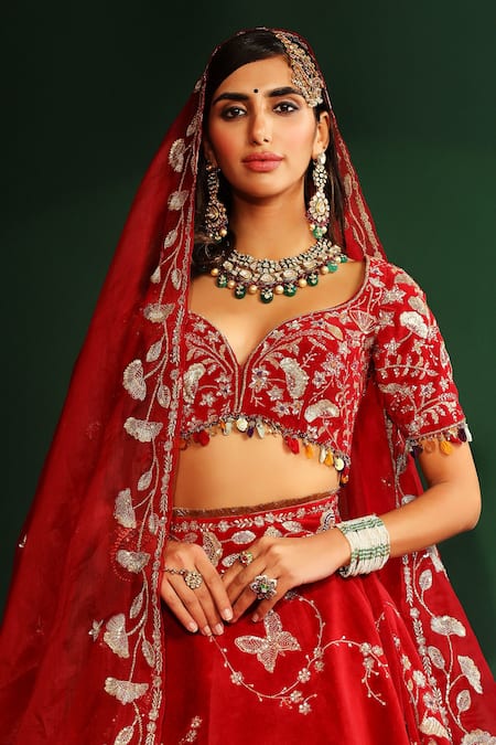 Mahima Mahajan_Red Velvet Embroidery Thread Sweetheart Neck Hena Bridal Lehenga Set _Online_at_Aza_Fashions