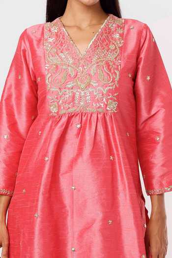 Mehak Murpana_Pink Silk Embroidery V-neck Floral Kurta And Pant Set _Online_at_Aza_Fashions
