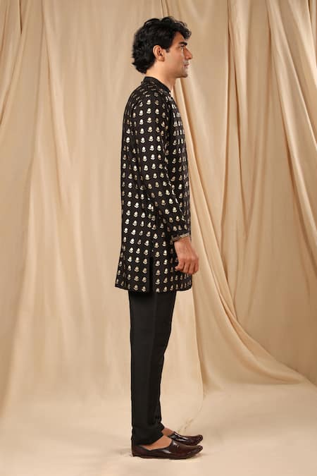 Buy_Masaba_Black Silk Brooches Wallflower Print Kurta _Online_at_Aza_Fashions