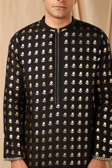 Masaba_Black Silk Brooches Wallflower Print Kurta _at_Aza_Fashions