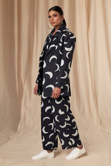 Buy_Masaba_Black Bemberg Linen Printed Mooncrest Notched Lapel Blazer _Online_at_Aza_Fashions