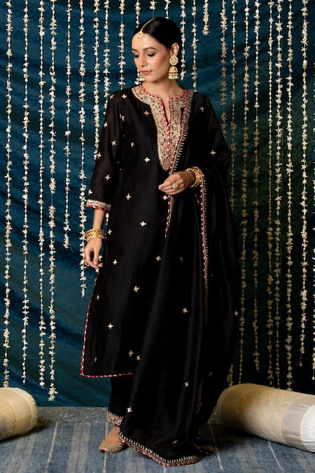 Buy_Maison Shefali_Black Chanderi Silk, Cotton Embroidery Split V-neck Ragini Kurta Set _Online_at_Aza_Fashions