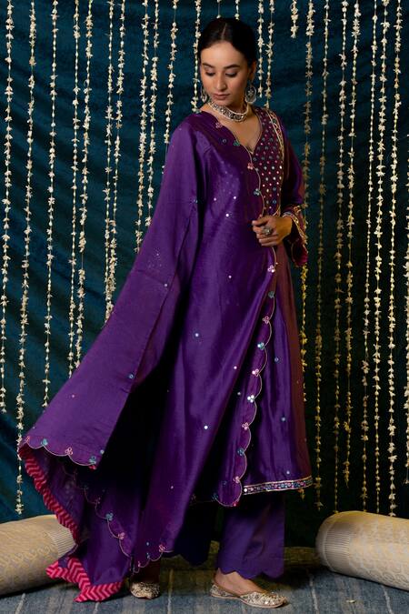 Buy_Maison Shefali_Purple Kurta And Dupatta Chanderi Silk Embroidered Mirror V Neck Hunar Set _Online_at_Aza_Fashions