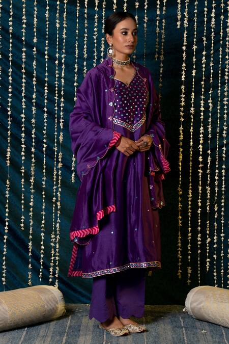 Shop_Maison Shefali_Purple Kurta And Dupatta Chanderi Silk Embroidered Mirror V Neck Hunar Set _Online_at_Aza_Fashions