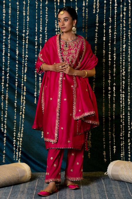 Buy_Maison Shefali_Pink Chanderi Silk, Modal Embroidery, Zari Gulaab Floral Zardozi Kurta Set _Online_at_Aza_Fashions