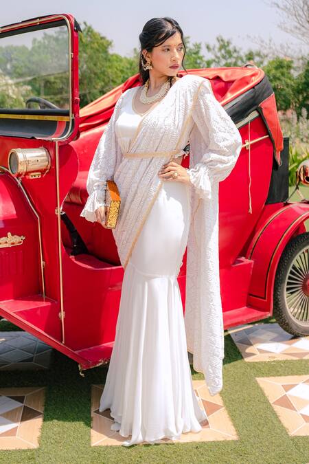 Monk & Mei By Sonia Anand_White Georgette Embroidery V-neck Madhubala Pre-draped Fish-cut Saree Set _Online_at_Aza_Fashions