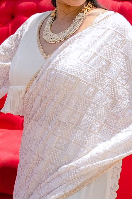 Monk & Mei By Sonia Anand_White Georgette Embroidery V-neck Madhubala Pre-draped Fish-cut Saree Set _at_Aza_Fashions