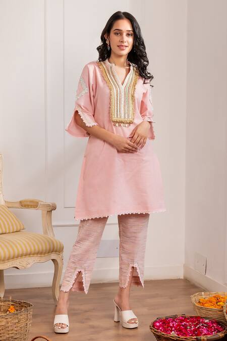 Pairaahan_Pink Linen Embroidered Gota Mandarin Collar Mirrorwork Placket Kurta And Pant Set_Online_at_Aza_Fashions