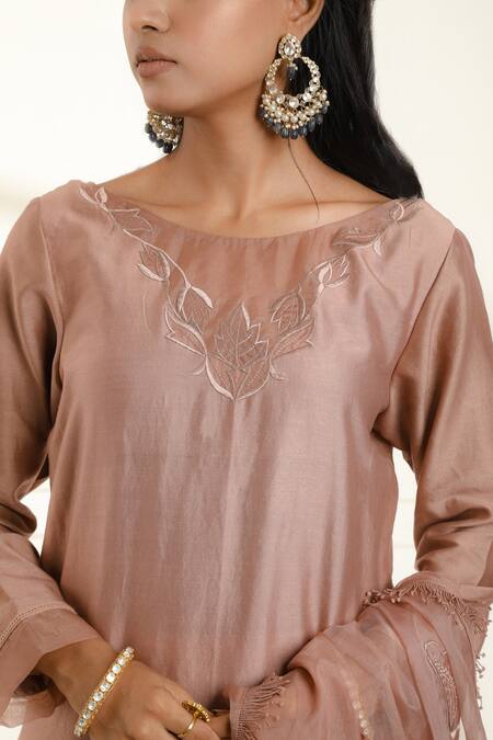 Shop Omana By Ranjana Bothra Beige Chanderi, Organza Embroidery, Tassels Boat Neck Farah Placement Kurta Set Online at Aza Fashions Shop_Omana By Ranjana Bothra_Beige Chanderi, Organza Embroidery, Tassels Boat Neck Farah Placement Kurta Set _Online_at_Aza_Fashions