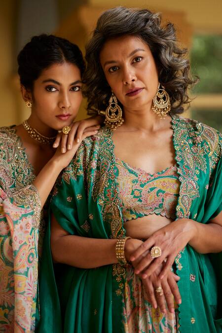 Mrunalini Rao_Green Georgette Embroidery Sweetheart Neck Cape And Printed Lehenga Set _at_Aza_Fashions