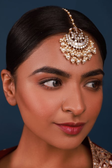 Buy_Namasya_Grey Mother Of Pearl Embellished Maangtikka _Online_at_Aza_Fashions