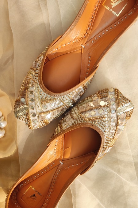 Buy_House Of Vian_Ivory Nazm Embellished Juttis _Online_at_Aza_Fashions