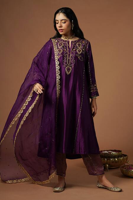 OMI Purple Silk, Chanderi Embroidery, Zari V-neck Flared Kurta Set Online at Aza Fashions OMI_Purple Silk, Chanderi Embroidery, Zari V-neck Flared Kurta Set _Online_at_Aza_Fashions