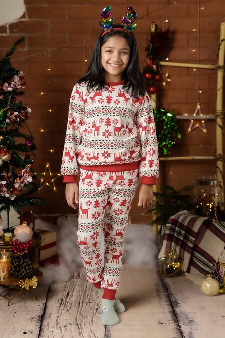 Fairies Forever_White Cotton Christmas Pattern Night Suit Set_Online_at_Aza_Fashions