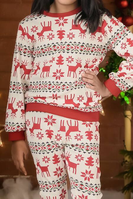 Buy_Fairies Forever_White Cotton Christmas Pattern Night Suit Set_Online_at_Aza_Fashions