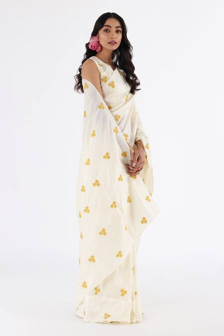 Nakita Singh_Off White Silk Embroidery Round Neck Saree And Blouse Set_Online_at_Aza_Fashions