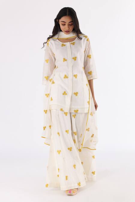 Nakita Singh_White Chanderi Silk, Organza Embroidery Round Neck Thread Kurta Palazzo Set_Online_at_Aza_Fashions