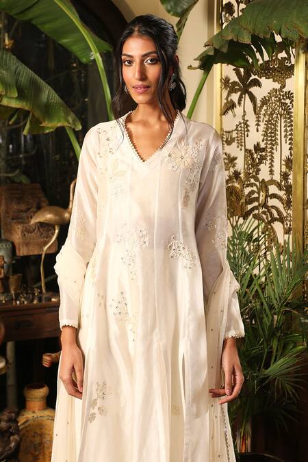Sahil Kochhar_Ivory Organza, Net Embroidery V-neck Naeem Floral Panelled Kurta _Online_at_Aza_Fashions