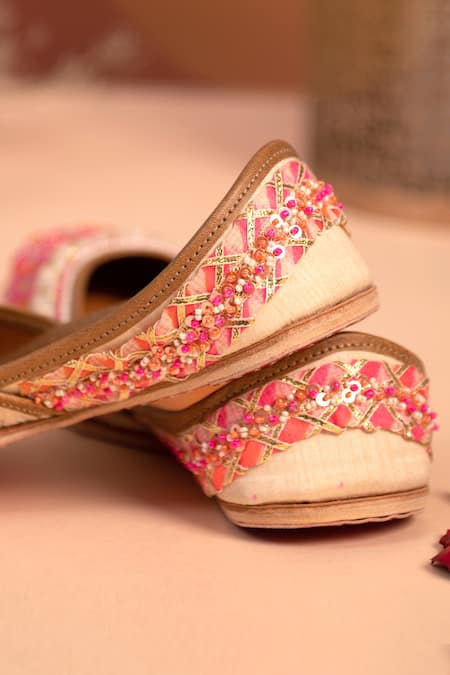 House Of Vian_Pink Nargis Embellished Juttis _Online_at_Aza_Fashions