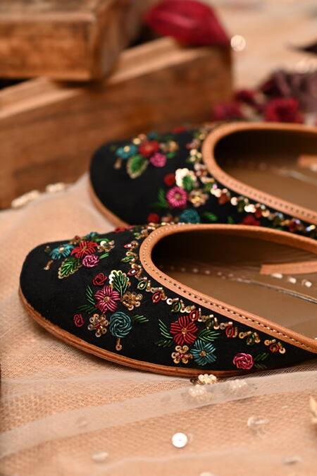 Buy_Coral Haze_Black Shay Velvet Embroidered Juttis_Online_at_Aza_Fashions
