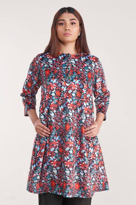 Pooja Bagaria_Black Velour, Crepe Embroidery Round Neck Floral Print Kurta And Pant Set _Online_at_Aza_Fashions