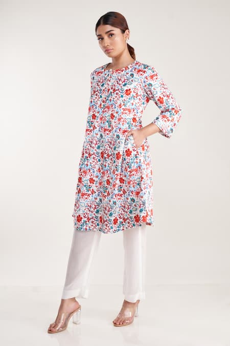 Pooja Bagaria_White Velvet, Crepe Embroidery Square Neck Kurta And Pant Set _Online_at_Aza_Fashions