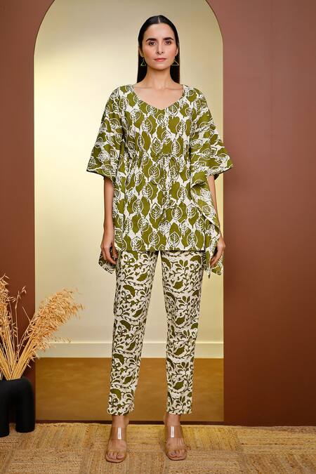 Pheeta Green Cotton V-neck Leaf Print Kaftan And Pant Set Online at Aza Fashions Pheeta_Green Cotton V-neck Leaf Print Kaftan And Pant Set_Online_at_Aza_Fashions