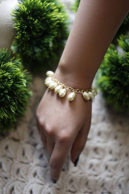 Do Taara Gold Plated Natural Stones Pearl Drop Bracelet Online at Aza Fashions Do Taara_Gold Plated Natural Stones Pearl Drop Bracelet _Online_at_Aza_Fashions