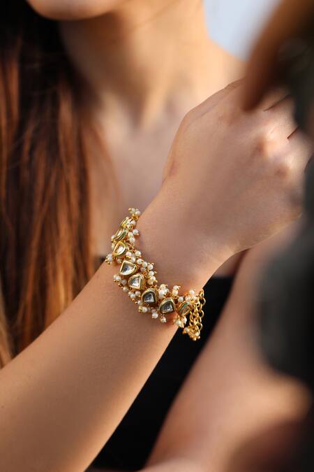 Do Taara Gold Plated Pearls Kundan Bracelet Online at Aza Fashions Do Taara_Gold Plated Pearls Kundan Bracelet _Online_at_Aza_Fashions