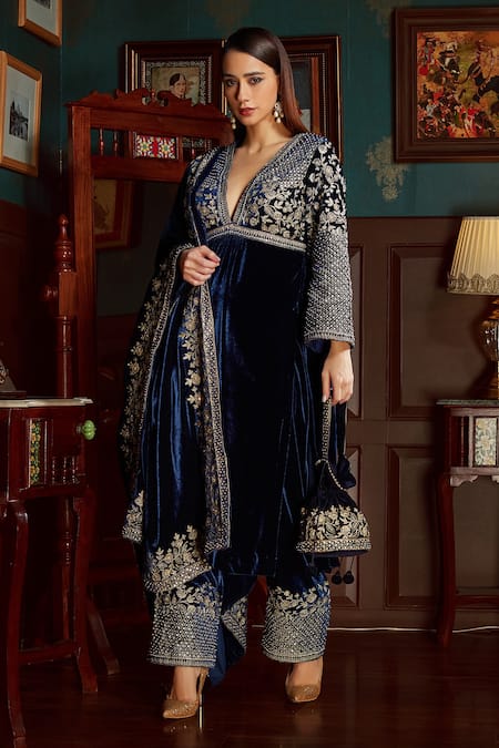 Shop_Priyanka Jain_Blue Velvet Lining Shantoon Aari Work And Sequin V Embroidered Kurta Palazzo Set _Online_at_Aza_Fashions