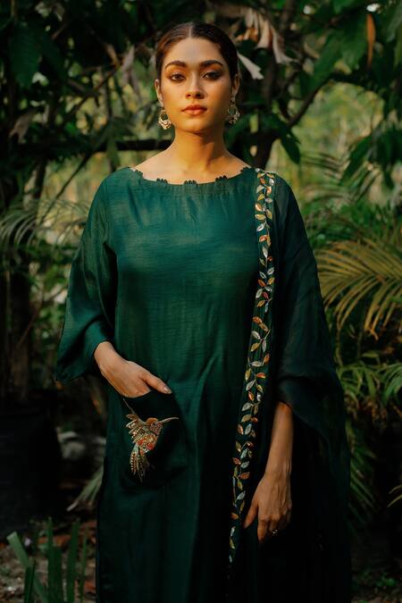 Label Shristi Chetani_Green Organza, Dola Silk Boat Neck Hand Embroidered Kurta Set _Online_at_Aza_Fashions