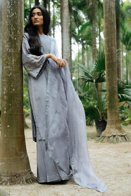 Label Shristi Chetani_Grey Organza, Dola Silk Round Hand Embroidered Kurta Set _at_Aza_Fashions