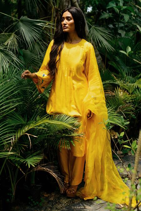 Buy_Label Shristi Chetani_Yellow Organza, Dola Silk V Neck A-line Kurta Set _Online_at_Aza_Fashions