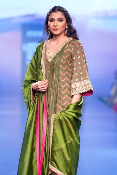 Punit Balana_Green Silk Embroidery, Tassels V-neck Chevron And Bandhani Print Kurta Set _Online_at_Aza_Fashions