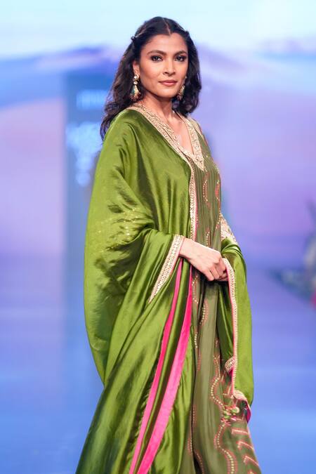 Buy_Punit Balana_Green Silk Embroidery, Tassels V-neck Chevron And Bandhani Print Kurta Set _Online_at_Aza_Fashions