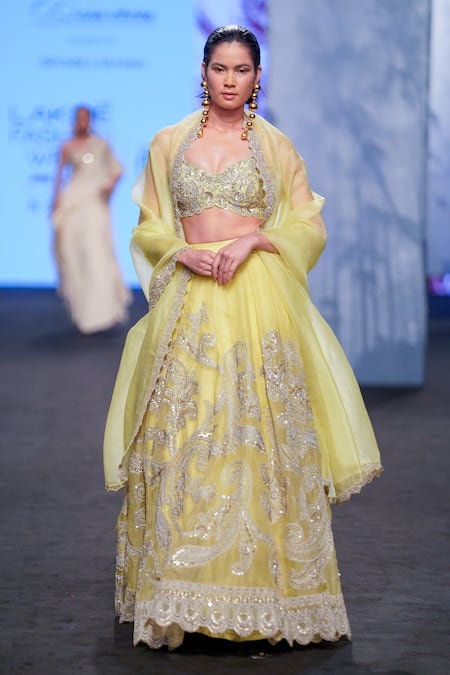 Bhumika Sharma Green Organza, Net Embroidery Sweetheart Neck Paisley Jaal Lehenga Set at Aza Fashions Bhumika Sharma_Green Organza, Net Embroidery Sweetheart Neck Paisley Jaal Lehenga Set _at_Aza_Fashions