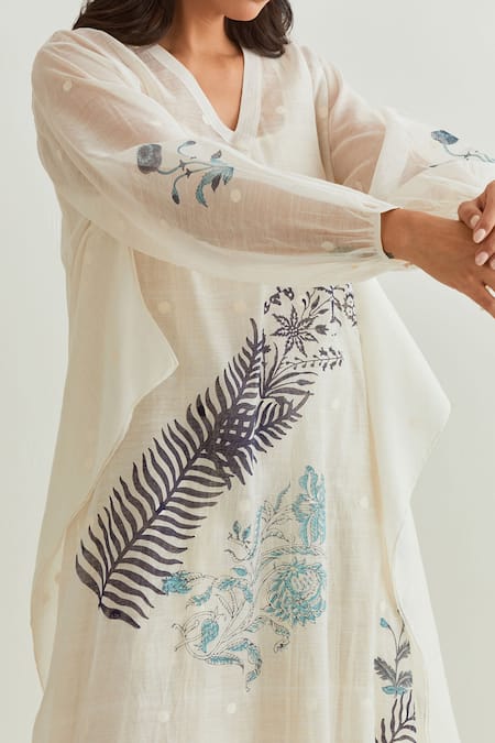 Prama By Pratima Pandey_Ivory Chanderi Embroidery V-neck Block Print Dress With Inner _Online_at_Aza_Fashions
