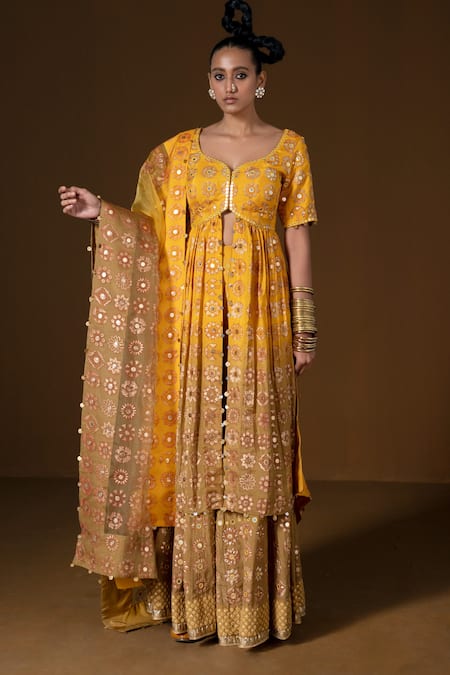 Pooja Rajgarhia Gupta_Green Silk, Organza Mirrors, Sequins, Chakraphool Front Slit Kurta Sharara Set _Online_at_Aza_Fashions