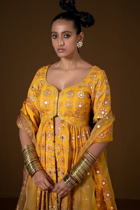 Buy_Pooja Rajgarhia Gupta_Green Silk, Organza Mirrors, Sequins, Chakraphool Front Slit Kurta Sharara Set _Online_at_Aza_Fashions