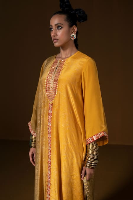 Pooja Rajgarhia Gupta_Green Silk Sequins, Embroidery Round Neck Kasundi Kurta And Pant Set _Online_at_Aza_Fashions