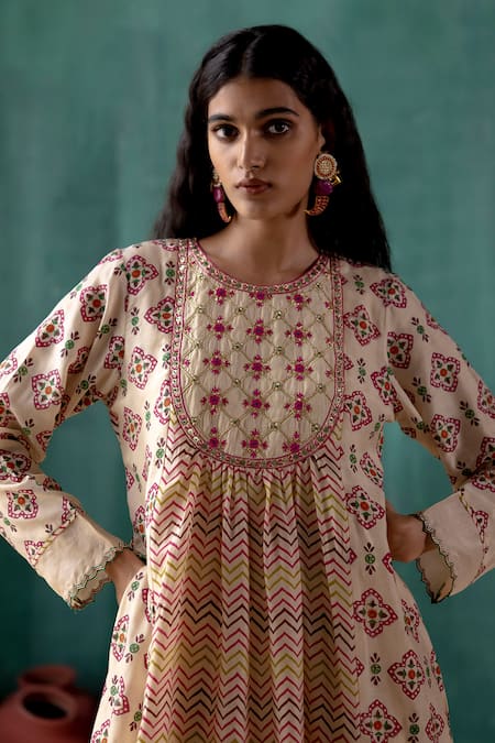 Amisha Kothari Beige Cotton, , Organza Embroidery Round Devika Printed Kurta Pant Set at Aza Fashions Amisha Kothari_Beige Cotton, , Organza Embroidery Round Devika Printed Kurta Pant Set _at_Aza_Fashions