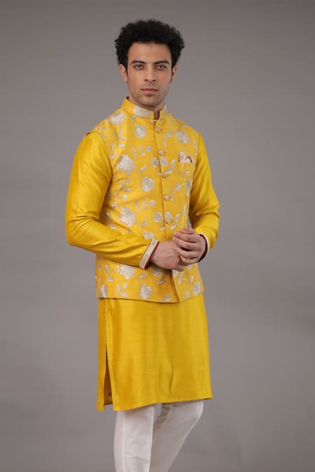 Para_Yellow Chanderi Silk, Silk, Spandex Embroidery, Zari Floral Kurta Set_Online_at_Aza_Fashions
