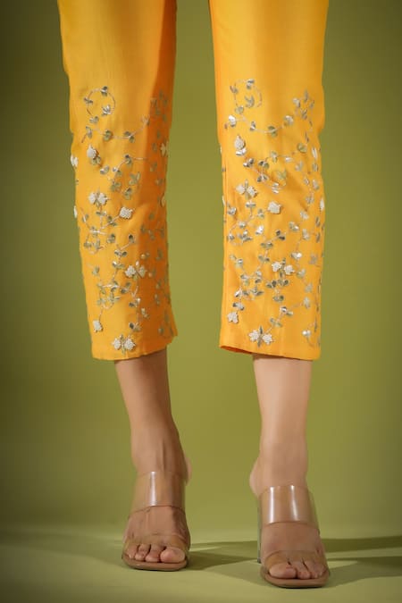 Pallavi Jaipur_Yellow Pant Lining Mulmul, Pant Chanderi, Tunic Lining Embroidered And Set_at_Aza_Fashions
