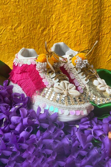Buy_Chal Jooti_White Bohemian Butterfly Wedding Sneakers_Online_at_Aza_Fashions