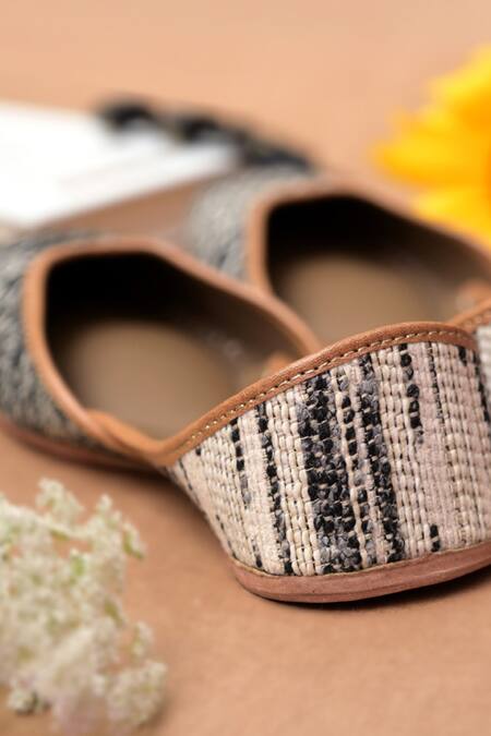 Buy_Coral Haze_Black Parisian Woven Juttis _Online_at_Aza_Fashions