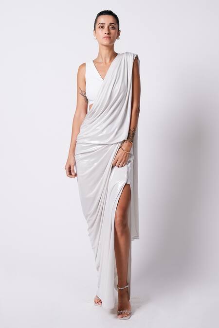 Buy 431-88 By Shweta Kapur Ivory Silk, Jersey V-neck Liquid Annie Pre-draped Saree With Luna Blouse Online at Aza Fashions Buy_431-88 By Shweta Kapur_Ivory Silk, Jersey V-neck Liquid Annie Pre-draped Saree With Luna Blouse_Online_at_Aza_Fashions