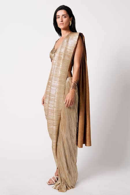 431-88 By Shweta Kapur_Gold Silk And Pleated Metallic Pre-draped Saree With Shivi Blouse  _Online_at_Aza_Fashions